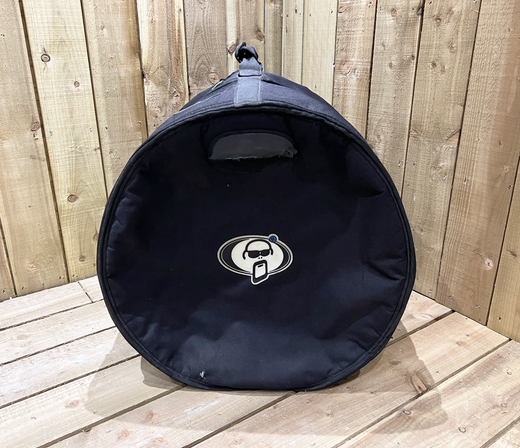 Pre Loved Protection Racket 22